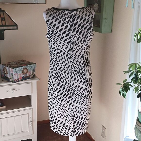 Sangria Black and White Patterned Dress - Picture 6 of 11